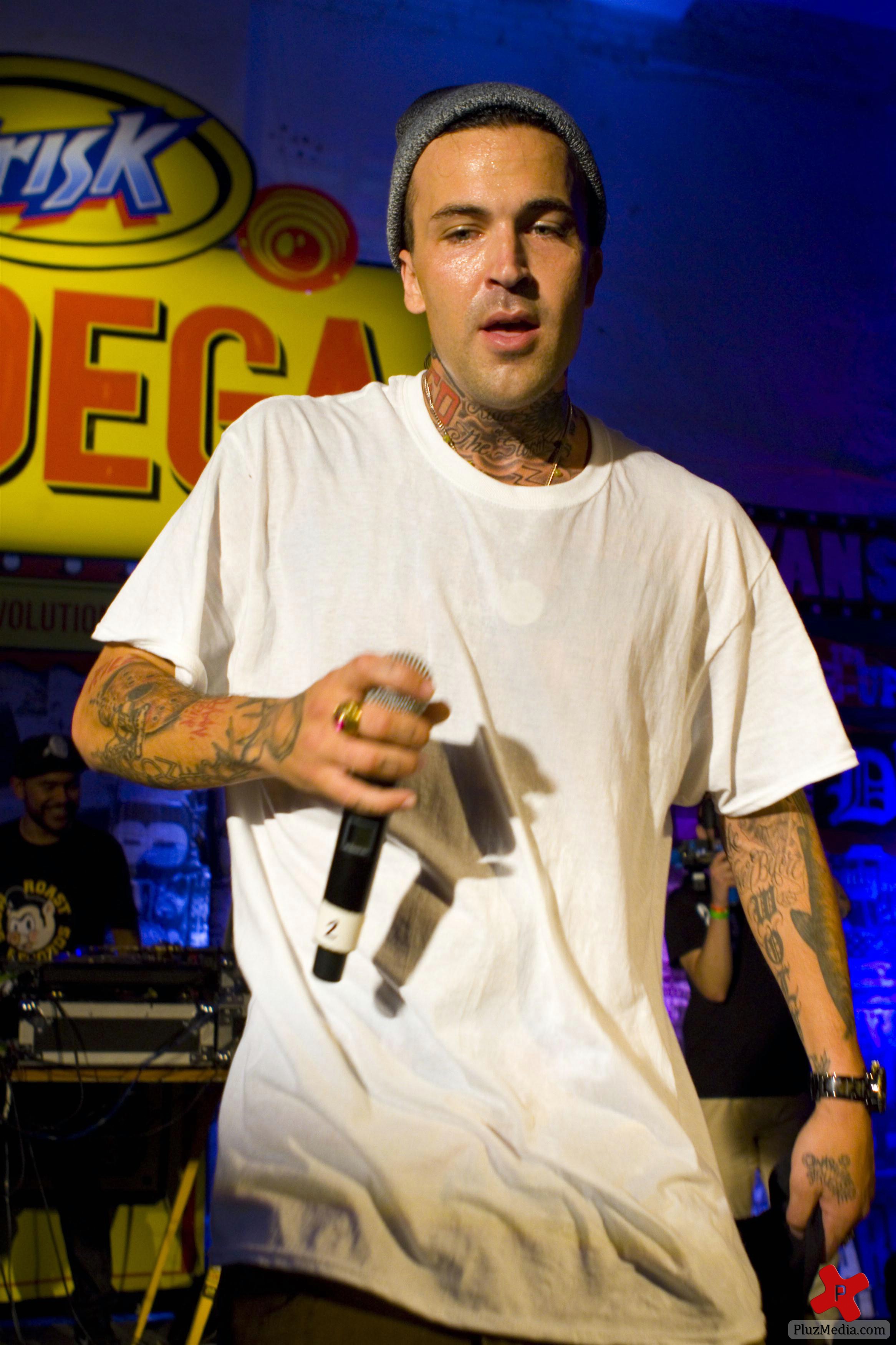 Yelawolf and Slaughterhouse at the Pop-up Bodega photos | Picture 80891